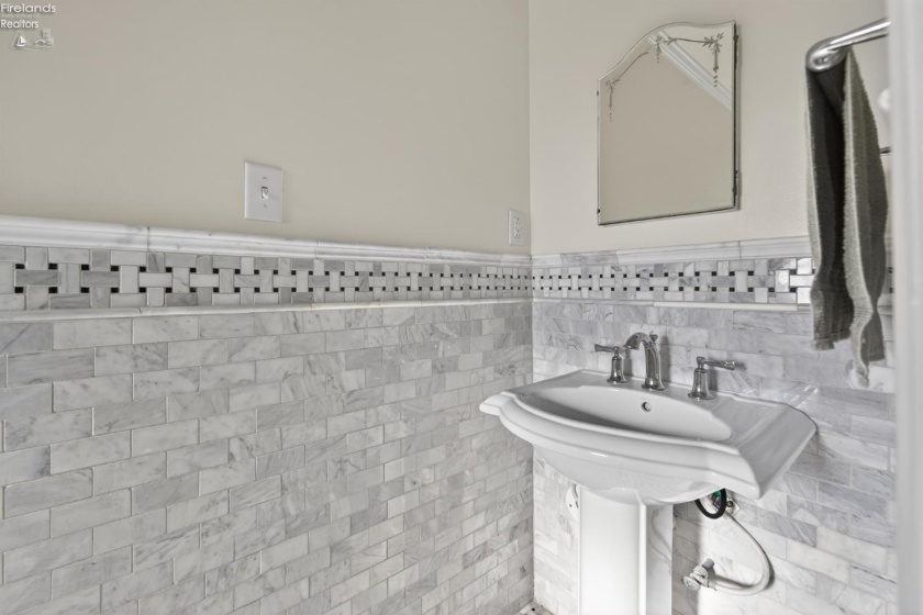 1831 Port Clinton Road, Fremont, 43420, 3 Bedrooms Bedrooms, ,3 BathroomsBathrooms,Residential,For Sale,Port Clinton,20254840