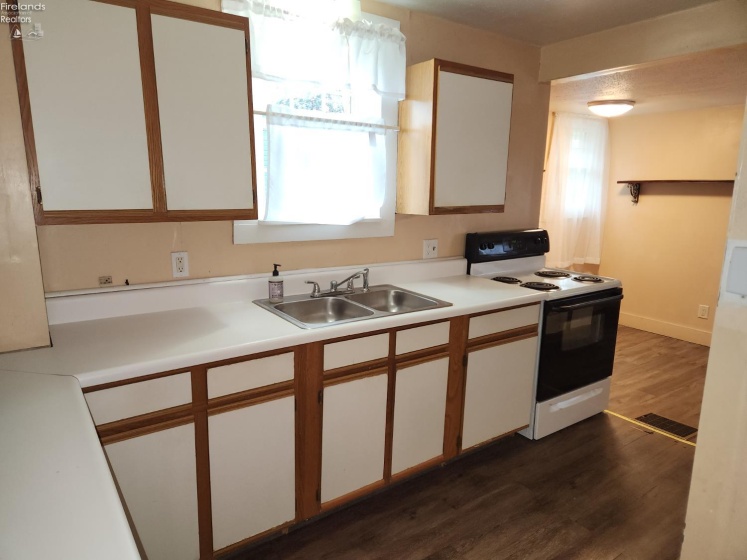 311 Sandusky Street, Bellevue, 44811, 3 Bedrooms Bedrooms, ,2 BathroomsBathrooms,Residential,For Sale,Sandusky,20254784