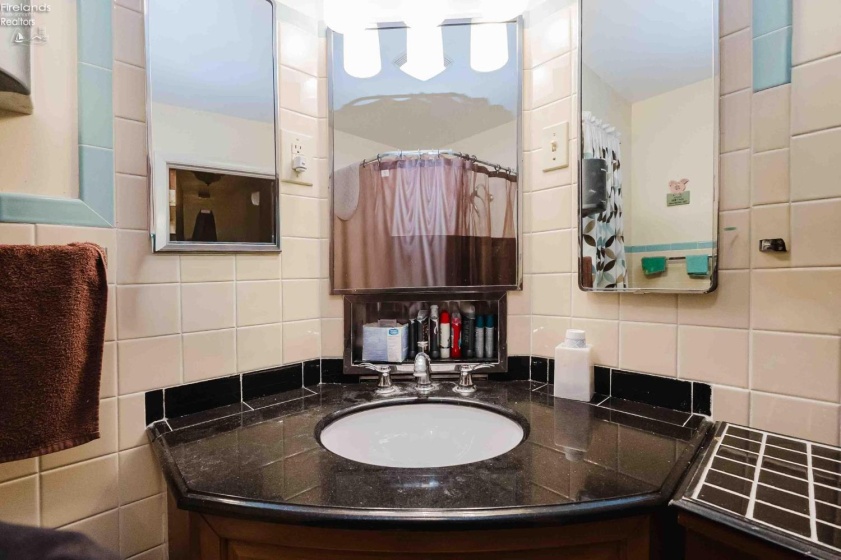 20 Pinecrest Drive, Tiffin, 44883, 3 Bedrooms Bedrooms, ,4 BathroomsBathrooms,Residential,For Sale,Pinecrest,20254839