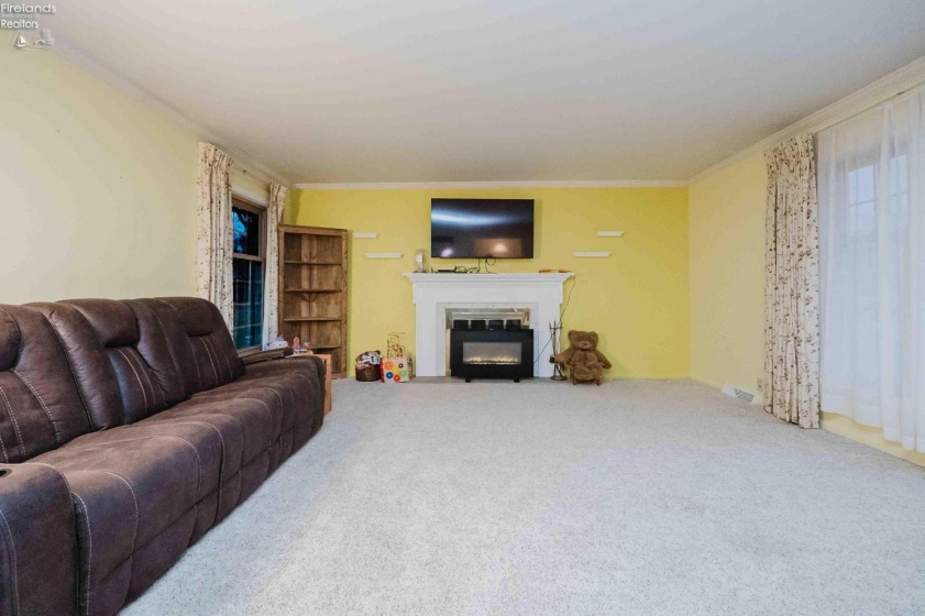 20 Pinecrest Drive, Tiffin, 44883, 3 Bedrooms Bedrooms, ,4 BathroomsBathrooms,Residential,For Sale,Pinecrest,20254839