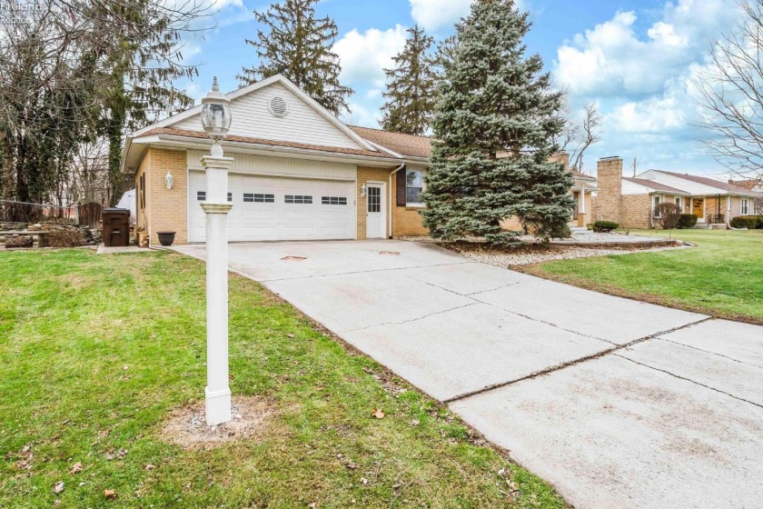 20 Pinecrest Drive, Tiffin, 44883, 3 Bedrooms Bedrooms, ,4 BathroomsBathrooms,Residential,For Sale,Pinecrest,20254839