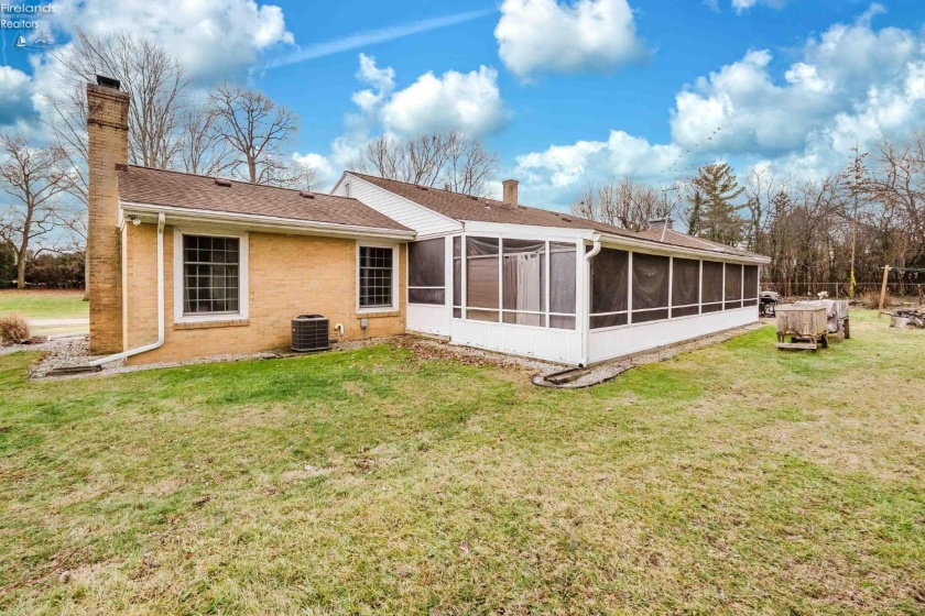 20 Pinecrest Drive, Tiffin, 44883, 3 Bedrooms Bedrooms, ,4 BathroomsBathrooms,Residential,For Sale,Pinecrest,20254839