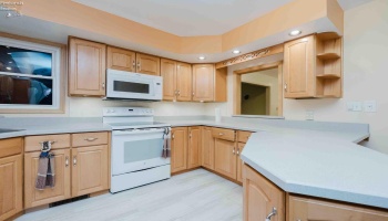 20 Pinecrest Drive, Tiffin, 44883, 3 Bedrooms Bedrooms, ,4 BathroomsBathrooms,Residential,For Sale,Pinecrest,20254839 20 Pinecrest Drive, Tiffin, 44883, 3 Bedrooms Bedrooms, ,4 BathroomsBathrooms,Residential,For Sale,Pinecrest,20254839