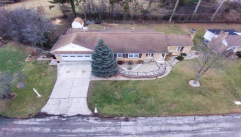 20 Pinecrest Drive, Tiffin, 44883, 3 Bedrooms Bedrooms, ,4 BathroomsBathrooms,Residential,For Sale,Pinecrest,20254839 20 Pinecrest Drive, Tiffin, 44883, 3 Bedrooms Bedrooms, ,4 BathroomsBathrooms,Residential,For Sale,Pinecrest,20254839