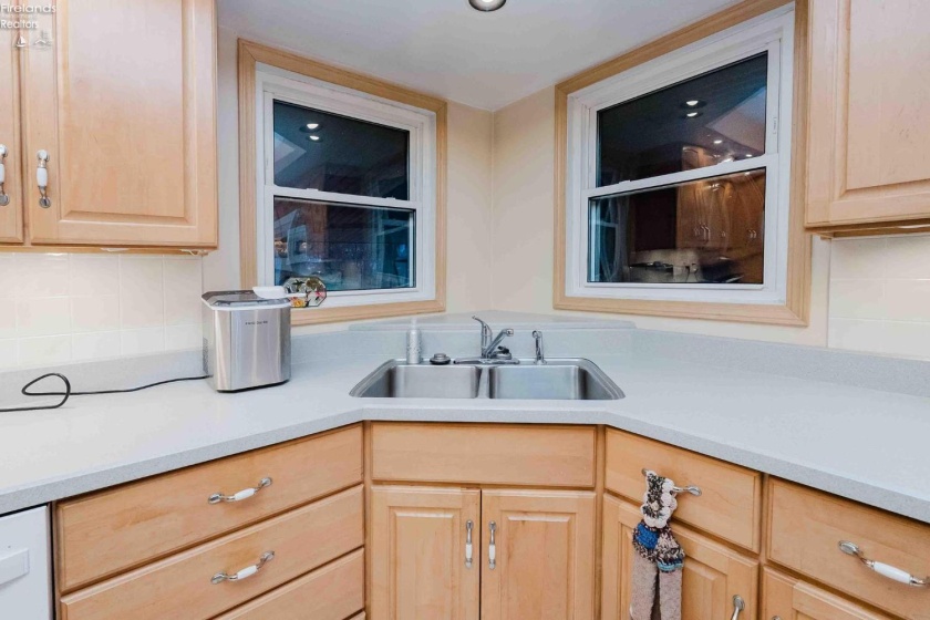 20 Pinecrest Drive, Tiffin, 44883, 3 Bedrooms Bedrooms, ,4 BathroomsBathrooms,Residential,For Sale,Pinecrest,20254839