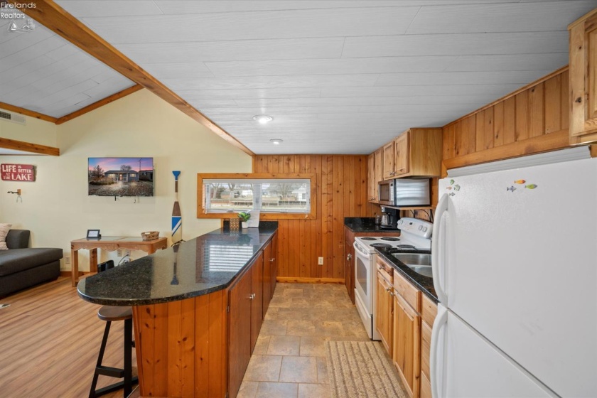 605 Fostoria Road, Port Clinton, 43452, 2 Bedrooms Bedrooms, ,1 BathroomBathrooms,Residential,For Sale,Fostoria,20260008