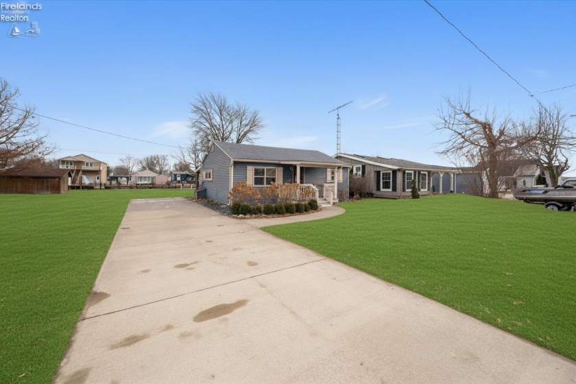 605 Fostoria Road, Port Clinton, 43452, 2 Bedrooms Bedrooms, ,1 BathroomBathrooms,Residential,For Sale,Fostoria,20260008