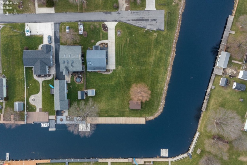 605 Fostoria Road, Port Clinton, 43452, 2 Bedrooms Bedrooms, ,1 BathroomBathrooms,Residential,For Sale,Fostoria,20260008