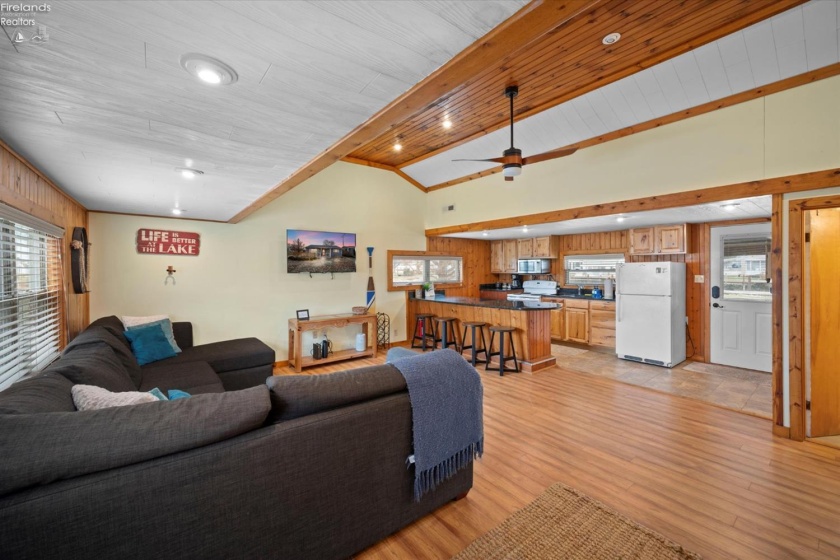 605 Fostoria Road, Port Clinton, 43452, 2 Bedrooms Bedrooms, ,1 BathroomBathrooms,Residential,For Sale,Fostoria,20260008