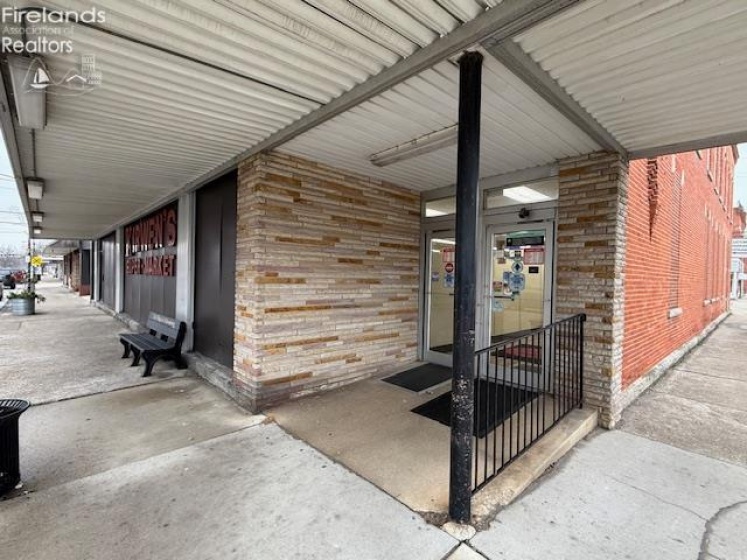 104 Madison Street, Gibsonburg, 43431, ,Commercial,For Sale,Madison,20260068