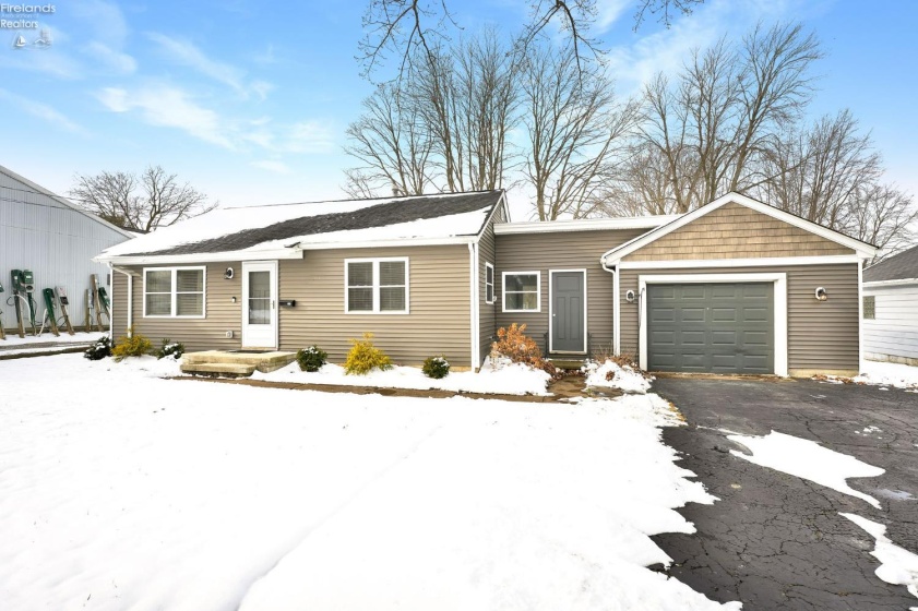 106 Lake Street, South Amherst, 44001, 2 Bedrooms Bedrooms, ,1 BathroomBathrooms,Residential,For Sale,Lake,20260106