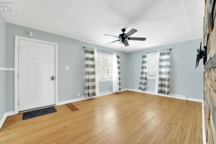 106 Lake Street, South Amherst, 44001, 2 Bedrooms Bedrooms, ,1 BathroomBathrooms,Residential,For Sale,Lake,20260106