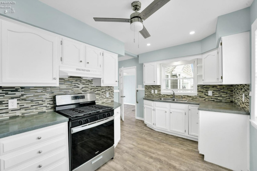 106 Lake Street, South Amherst, 44001, 2 Bedrooms Bedrooms, ,1 BathroomBathrooms,Residential,For Sale,Lake,20260106