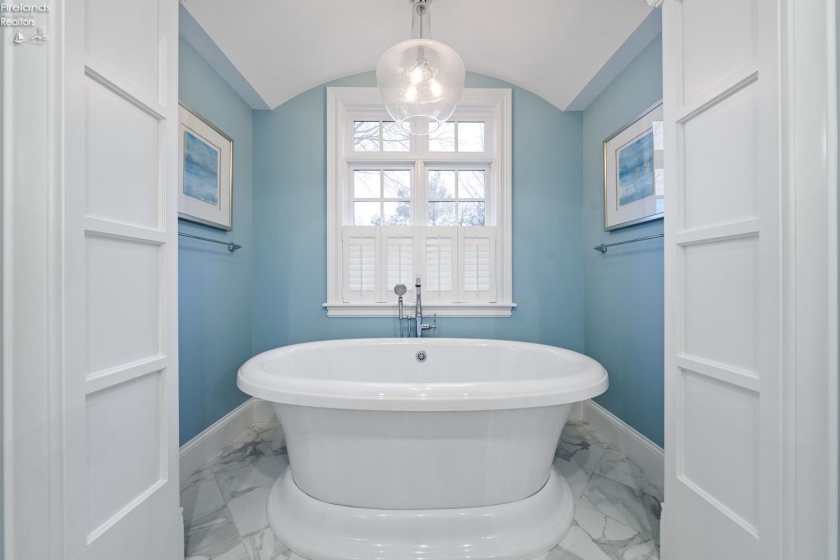 4712 Marsh View Drive, Port Clinton, 43452, 4 Bedrooms Bedrooms, ,4 BathroomsBathrooms,Residential,For Sale,Marsh View,20254842