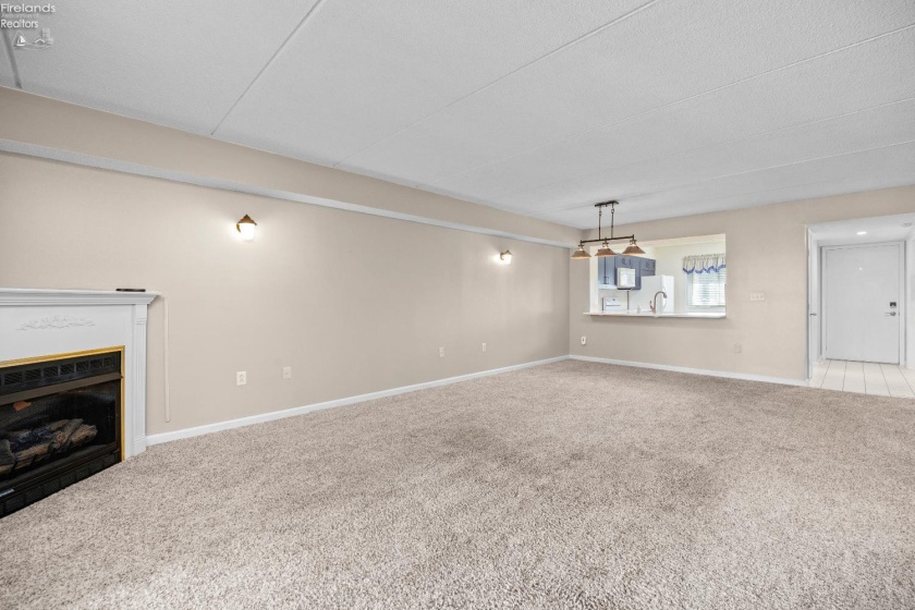 32 Marina Point Drive, Sandusky, 44870, 2 Bedrooms Bedrooms, ,2 BathroomsBathrooms,Residential,For Sale,Marina Point,20260100