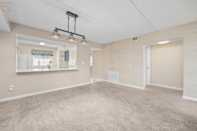 32 Marina Point Drive, Sandusky, 44870, 2 Bedrooms Bedrooms, ,2 BathroomsBathrooms,Residential,For Sale,Marina Point,20260100