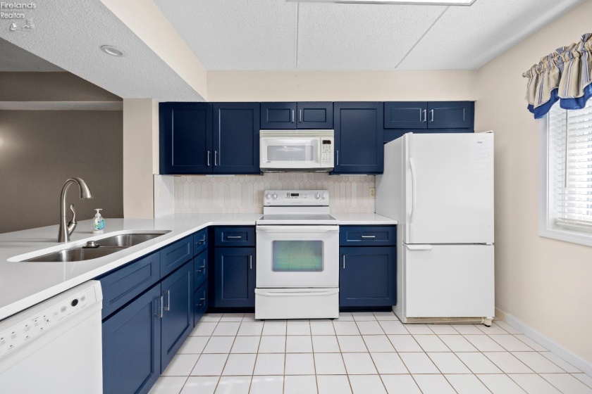 32 Marina Point Drive, Sandusky, 44870, 2 Bedrooms Bedrooms, ,2 BathroomsBathrooms,Residential,For Sale,Marina Point,20260100