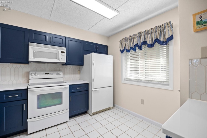 32 Marina Point Drive, Sandusky, 44870, 2 Bedrooms Bedrooms, ,2 BathroomsBathrooms,Residential,For Sale,Marina Point,20260100