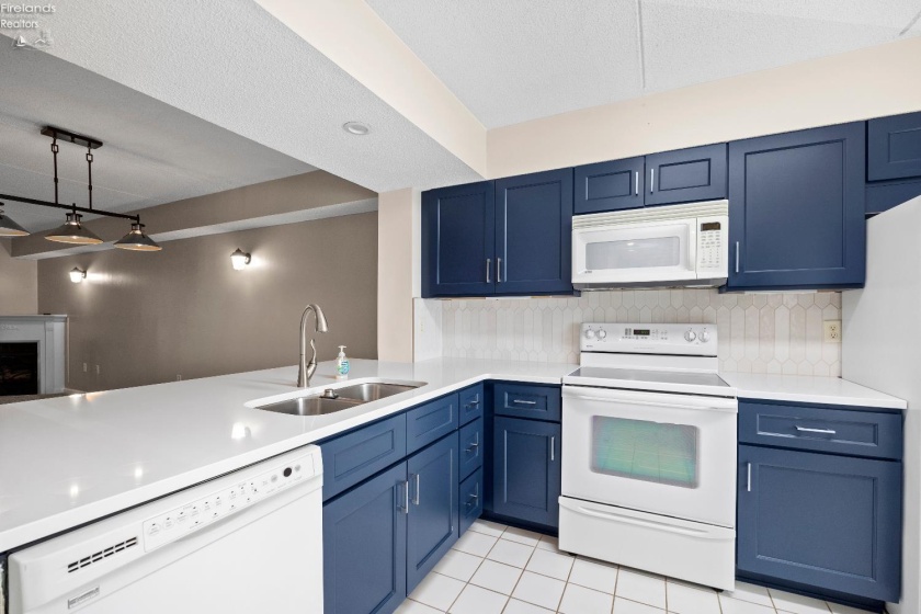 32 Marina Point Drive, Sandusky, 44870, 2 Bedrooms Bedrooms, ,2 BathroomsBathrooms,Residential,For Sale,Marina Point,20260100