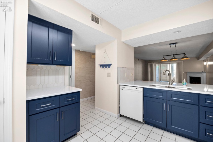 32 Marina Point Drive, Sandusky, 44870, 2 Bedrooms Bedrooms, ,2 BathroomsBathrooms,Residential,For Sale,Marina Point,20260100