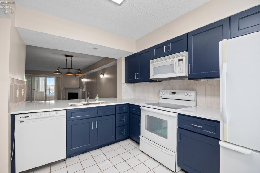 32 Marina Point Drive, Sandusky, 44870, 2 Bedrooms Bedrooms, ,2 BathroomsBathrooms,Residential,For Sale,Marina Point,20260100