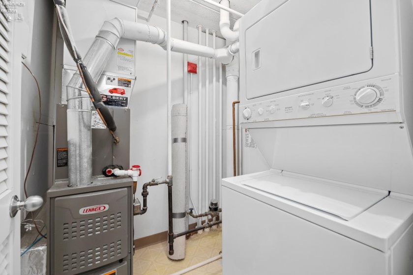 32 Marina Point Drive, Sandusky, 44870, 2 Bedrooms Bedrooms, ,2 BathroomsBathrooms,Residential,For Sale,Marina Point,20260100