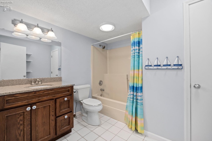 32 Marina Point Drive, Sandusky, 44870, 2 Bedrooms Bedrooms, ,2 BathroomsBathrooms,Residential,For Sale,Marina Point,20260100