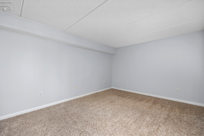 32 Marina Point Drive, Sandusky, 44870, 2 Bedrooms Bedrooms, ,2 BathroomsBathrooms,Residential,For Sale,Marina Point,20260100