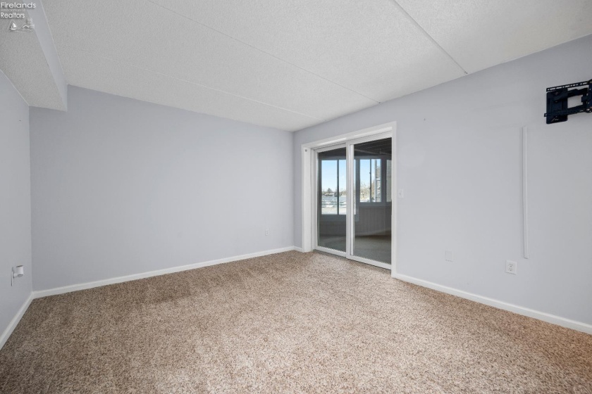 32 Marina Point Drive, Sandusky, 44870, 2 Bedrooms Bedrooms, ,2 BathroomsBathrooms,Residential,For Sale,Marina Point,20260100