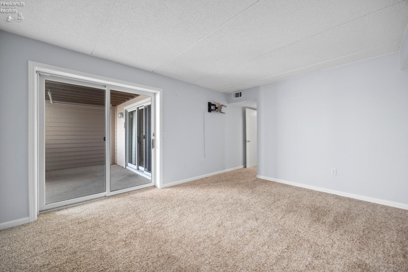 32 Marina Point Drive, Sandusky, 44870, 2 Bedrooms Bedrooms, ,2 BathroomsBathrooms,Residential,For Sale,Marina Point,20260100