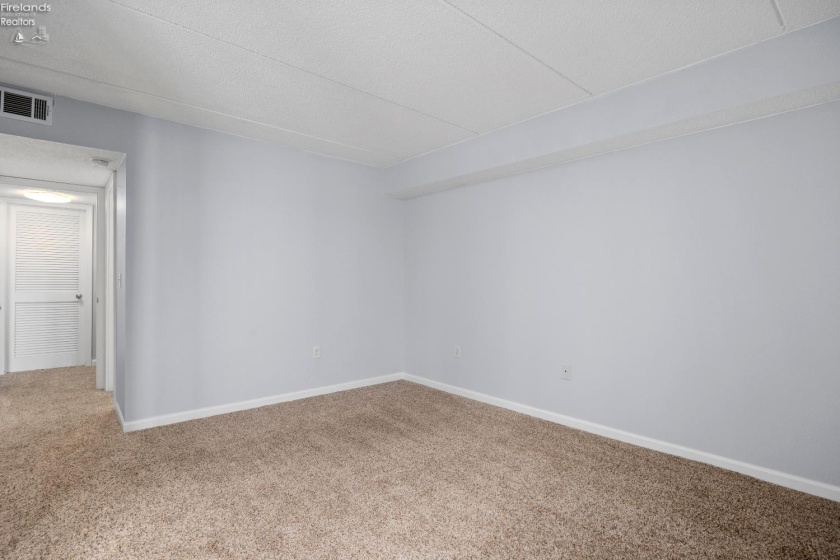 32 Marina Point Drive, Sandusky, 44870, 2 Bedrooms Bedrooms, ,2 BathroomsBathrooms,Residential,For Sale,Marina Point,20260100