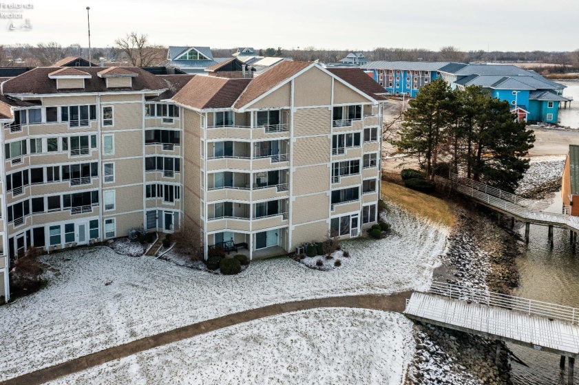 32 Marina Point Drive, Sandusky, 44870, 2 Bedrooms Bedrooms, ,2 BathroomsBathrooms,Residential,For Sale,Marina Point,20260100