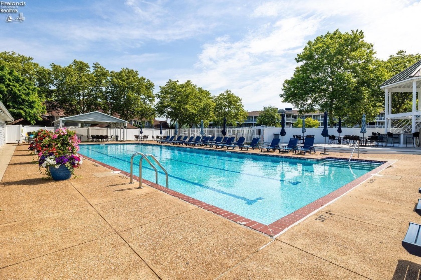 32 Marina Point Drive, Sandusky, 44870, 2 Bedrooms Bedrooms, ,2 BathroomsBathrooms,Residential,For Sale,Marina Point,20260100