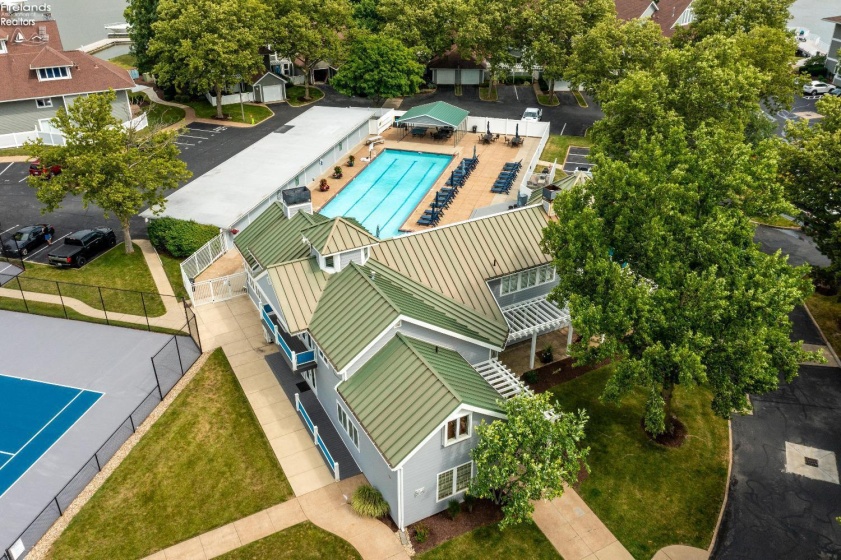 32 Marina Point Drive, Sandusky, 44870, 2 Bedrooms Bedrooms, ,2 BathroomsBathrooms,Residential,For Sale,Marina Point,20260100