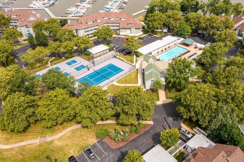 32 Marina Point Drive, Sandusky, 44870, 2 Bedrooms Bedrooms, ,2 BathroomsBathrooms,Residential,For Sale,Marina Point,20260100