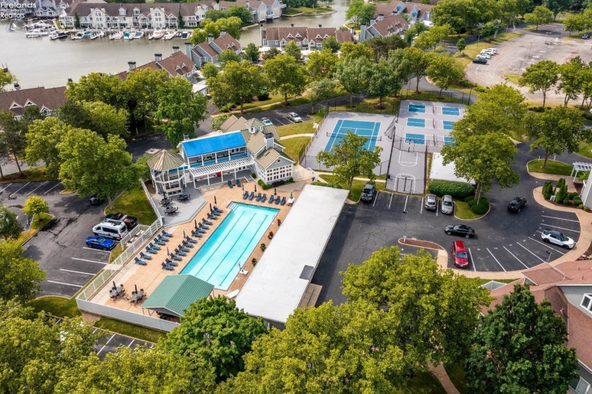 32 Marina Point Drive, Sandusky, 44870, 2 Bedrooms Bedrooms, ,2 BathroomsBathrooms,Residential,For Sale,Marina Point,20260100