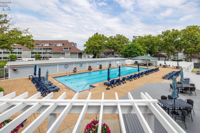 32 Marina Point Drive, Sandusky, 44870, 2 Bedrooms Bedrooms, ,2 BathroomsBathrooms,Residential,For Sale,Marina Point,20260100