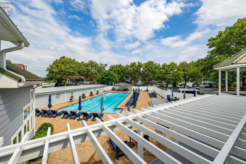 32 Marina Point Drive, Sandusky, 44870, 2 Bedrooms Bedrooms, ,2 BathroomsBathrooms,Residential,For Sale,Marina Point,20260100