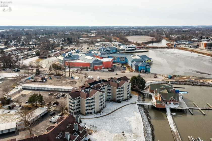 32 Marina Point Drive, Sandusky, 44870, 2 Bedrooms Bedrooms, ,2 BathroomsBathrooms,Residential,For Sale,Marina Point,20260100