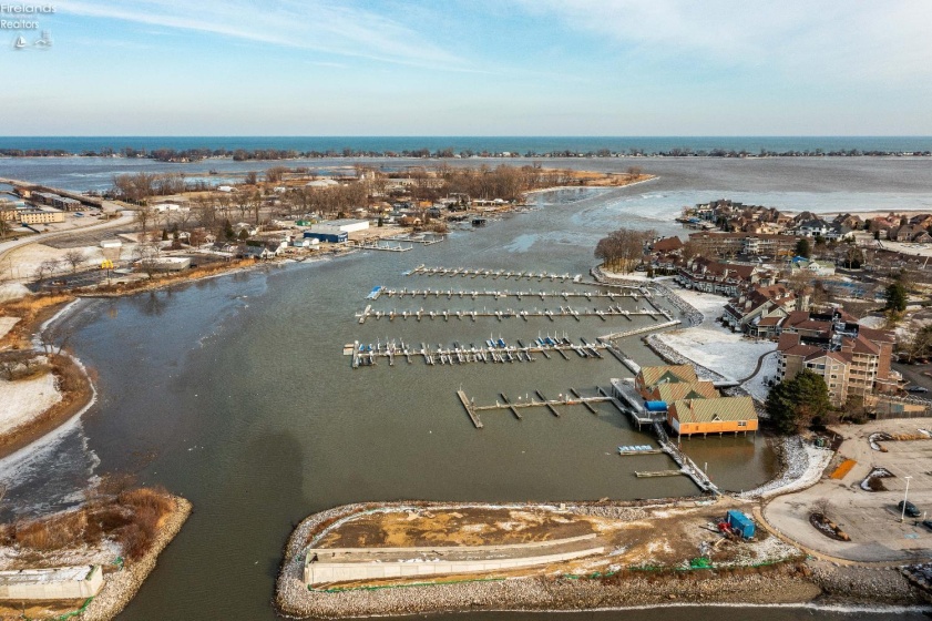 32 Marina Point Drive, Sandusky, 44870, 2 Bedrooms Bedrooms, ,2 BathroomsBathrooms,Residential,For Sale,Marina Point,20260100