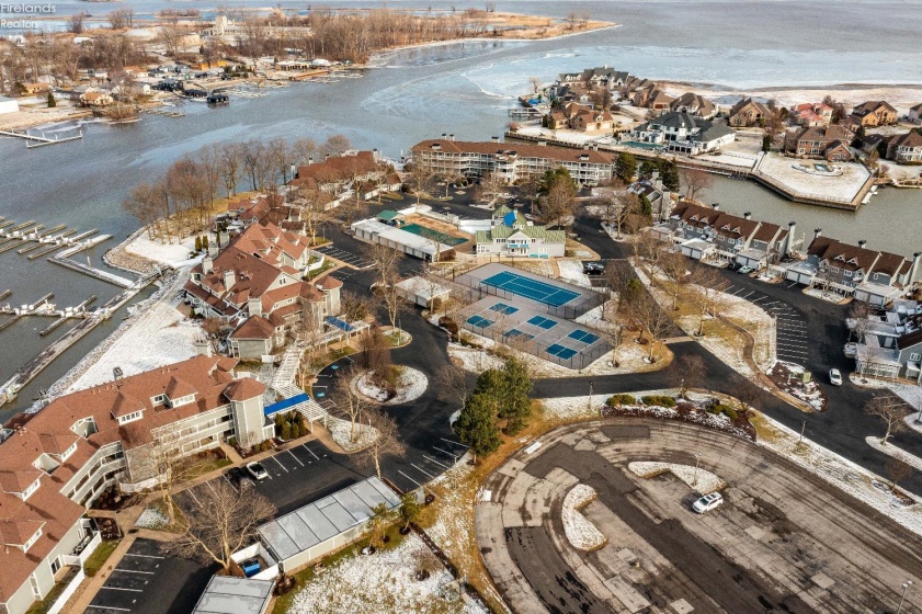 32 Marina Point Drive, Sandusky, 44870, 2 Bedrooms Bedrooms, ,2 BathroomsBathrooms,Residential,For Sale,Marina Point,20260100