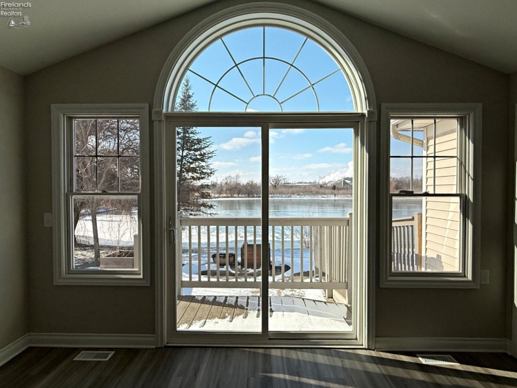 2010 Dickinson Street, Fremont, 43420, 2 Bedrooms Bedrooms, ,2 BathroomsBathrooms,Residential,For Sale,Dickinson,20260206