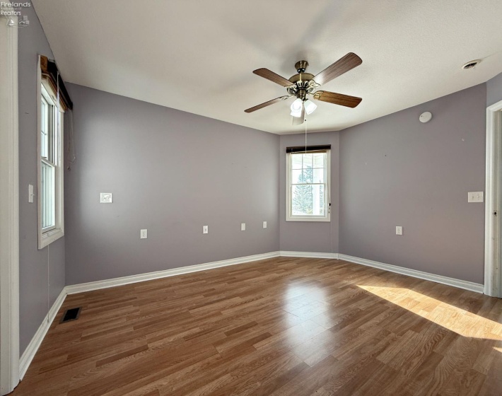 2010 Dickinson Street, Fremont, 43420, 2 Bedrooms Bedrooms, ,2 BathroomsBathrooms,Residential,For Sale,Dickinson,20260206