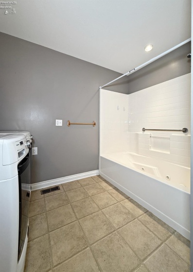 2010 Dickinson Street, Fremont, 43420, 2 Bedrooms Bedrooms, ,2 BathroomsBathrooms,Residential,For Sale,Dickinson,20260206