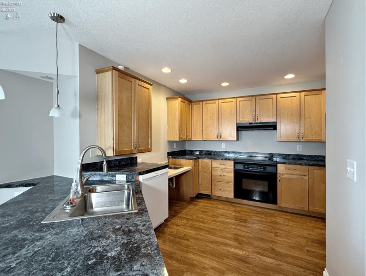 2010 Dickinson Street, Fremont, 43420, 2 Bedrooms Bedrooms, ,2 BathroomsBathrooms,Residential,For Sale,Dickinson,20260206