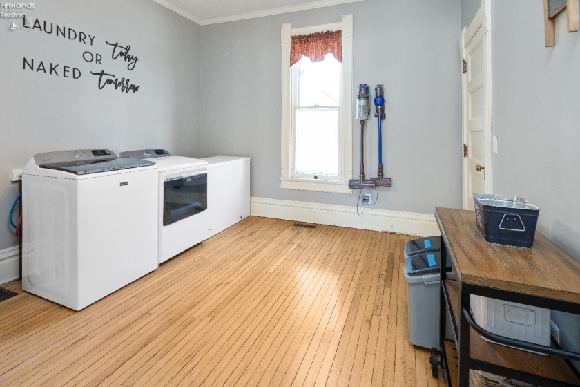 305 Cherry Street, Clyde, 43410, 5 Bedrooms Bedrooms, ,2 BathroomsBathrooms,Residential,For Sale,Cherry,20260224