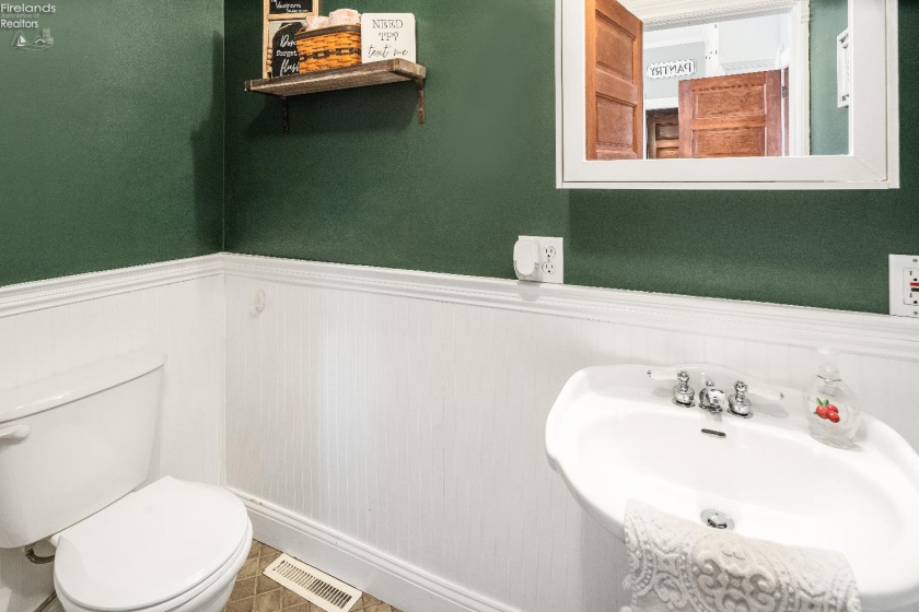 305 Cherry Street, Clyde, 43410, 5 Bedrooms Bedrooms, ,2 BathroomsBathrooms,Residential,For Sale,Cherry,20260224