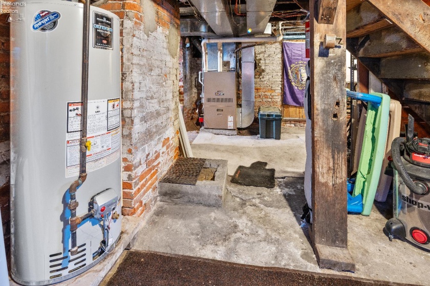 305 Cherry Street, Clyde, 43410, 5 Bedrooms Bedrooms, ,2 BathroomsBathrooms,Residential,For Sale,Cherry,20260224