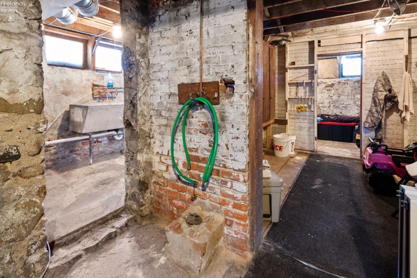 305 Cherry Street, Clyde, 43410, 5 Bedrooms Bedrooms, ,2 BathroomsBathrooms,Residential,For Sale,Cherry,20260224