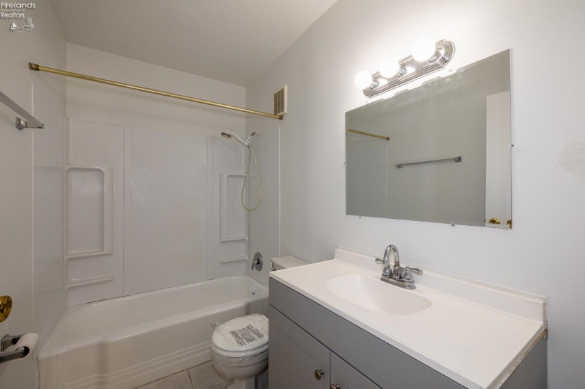 4223 Palm Avenue, Lorain, 44055, 3 Bedrooms Bedrooms, ,1 BathroomBathrooms,Residential,For Sale,Palm,20260213